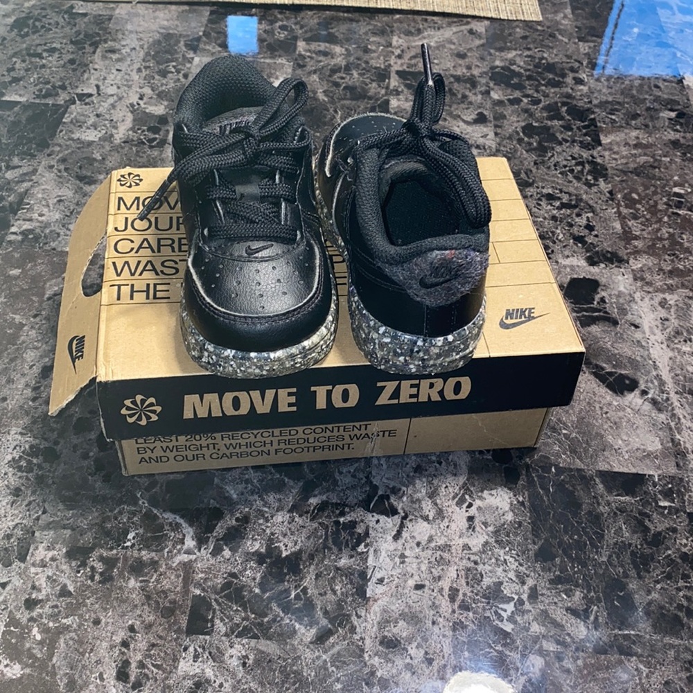 Toddler black nike shoes